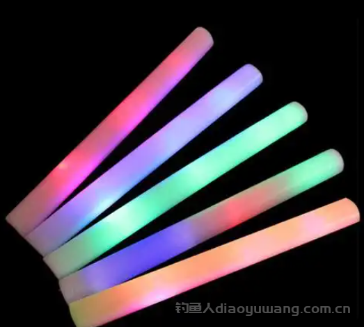 发光棒怎么装在鱼竿上？