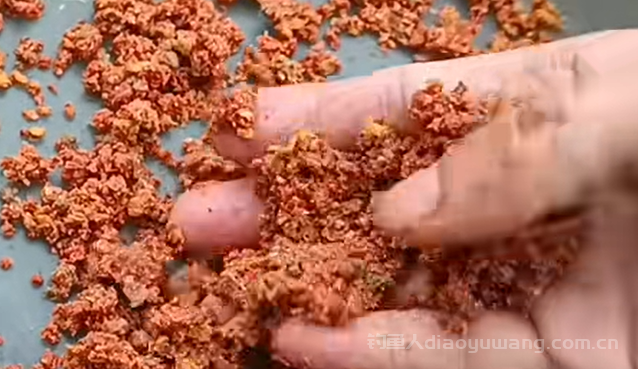 钓鲤鱼用什么饵料最好?钓鲤鱼饵料搭配 2 钓鲤鱼用什么饵料最好?钓鲤鱼饵料搭配 2