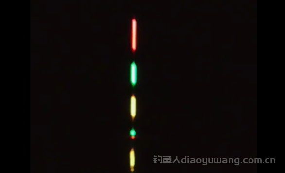 夜钓用夜光漂还是夜钓灯好？2