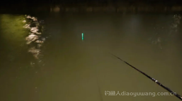 立冬后白天和夜钓怎么钓鱼?  